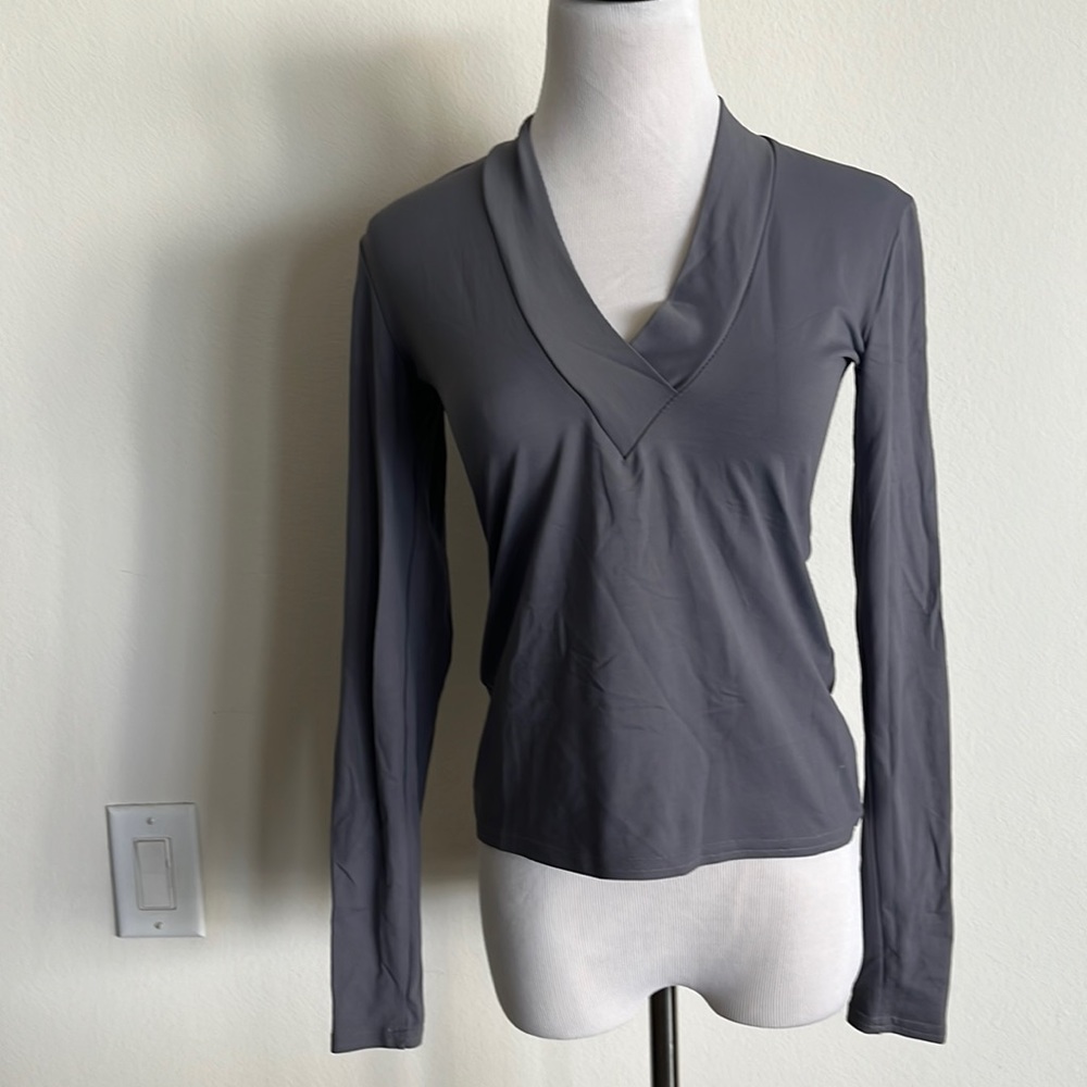 Woman’s gray top size medium, longsleeve spandex Morgan